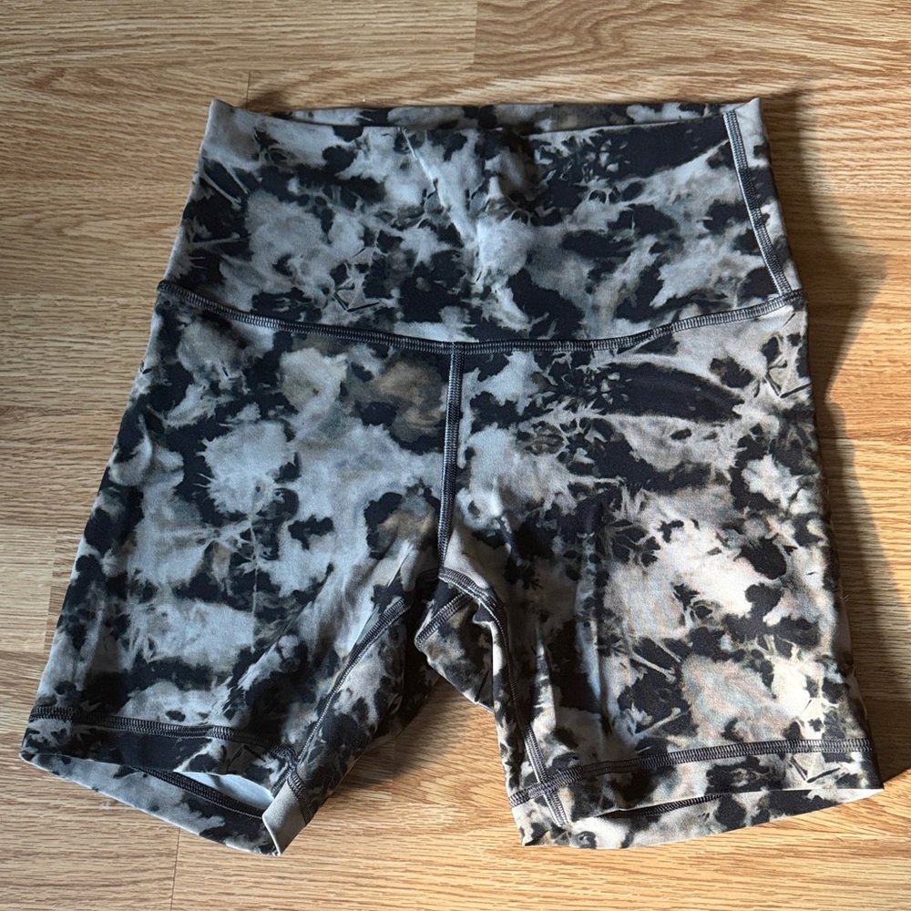 lululemon Wunder Train 6” Shorts